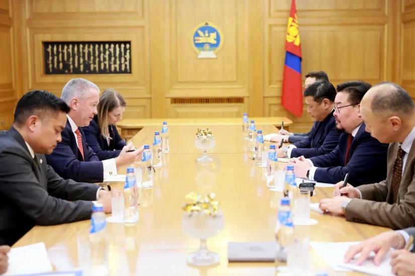 前脚蒙古国总理赞丹沙塔尔会见美国国务院负责东亚和太平洋事务的助理国务迈克尔·德松