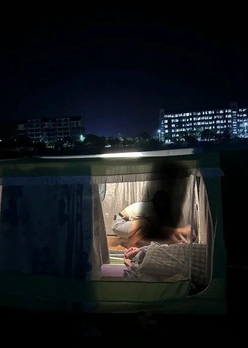 大学生的床已经变成随身物品了