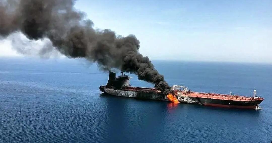 俄罗斯孤悬海外的油轮，钻井平台，能源基地又要成为乌军无人机，无人艇及无人潜航器的