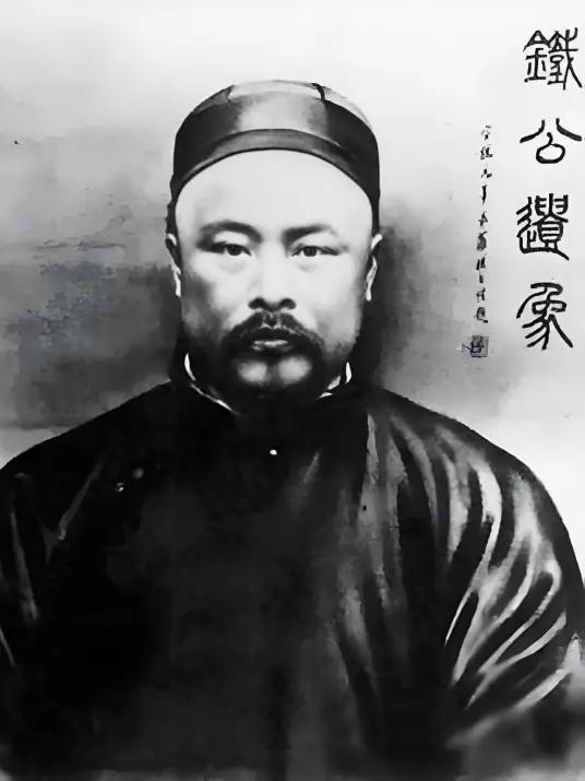 "走投无路，万不可投宿姑家。"光绪三十四年六月，南京城外。刘鹗被押上囚车前给女儿