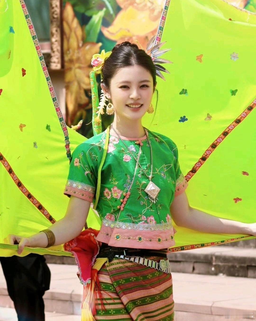 原来这就是生图和精修的区别啊，怎么感觉只是调了个滤镜