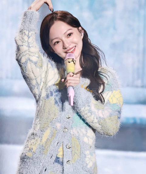 张韶涵的做法就比单依纯好多了当初她翻唱《阿刁》的时候，老老实实的和赵雷签合同，