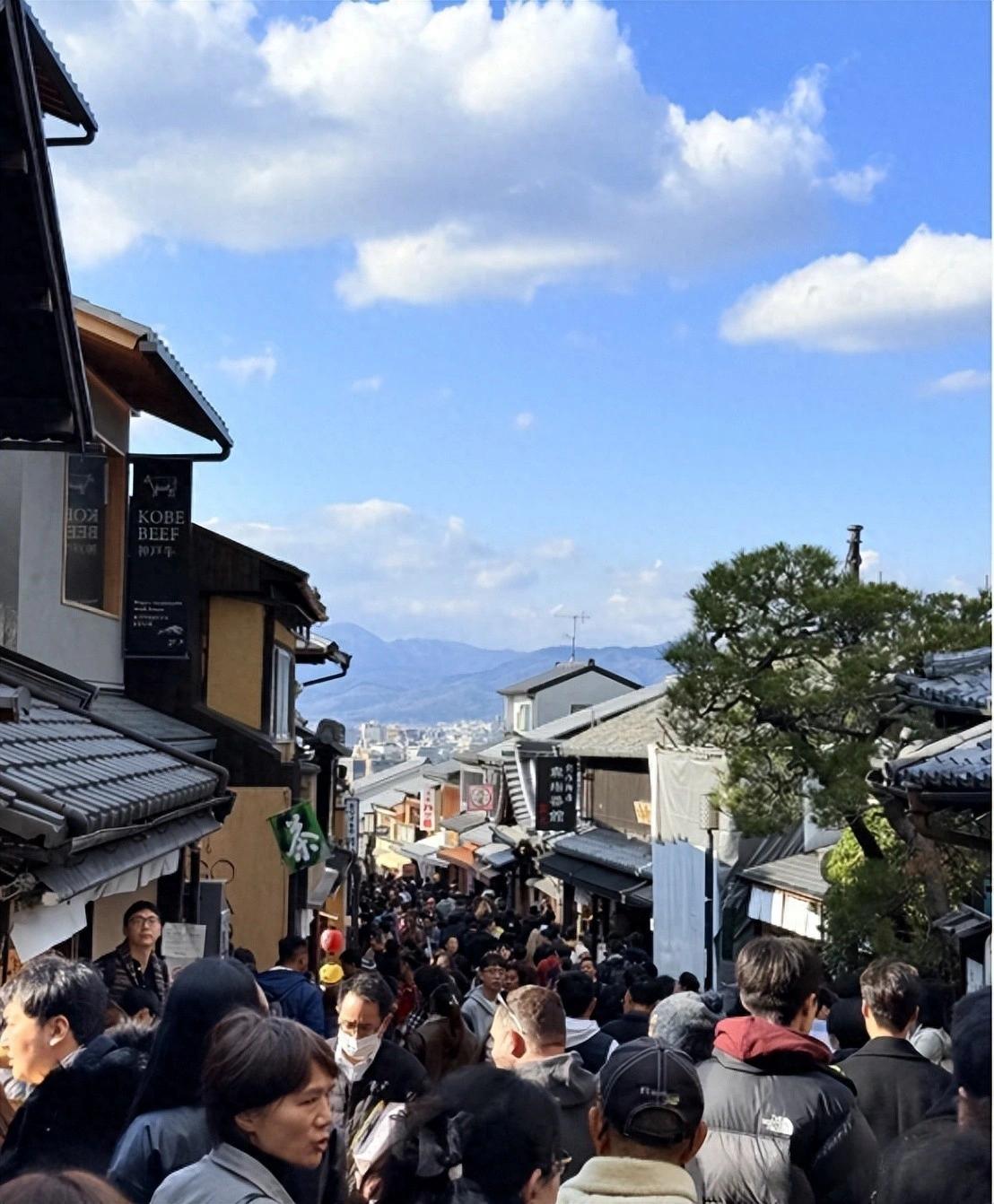 确实不敢相信！尽管官方一再提示赴日本旅行的可能风险，中国游客的日本住宿预订量在来