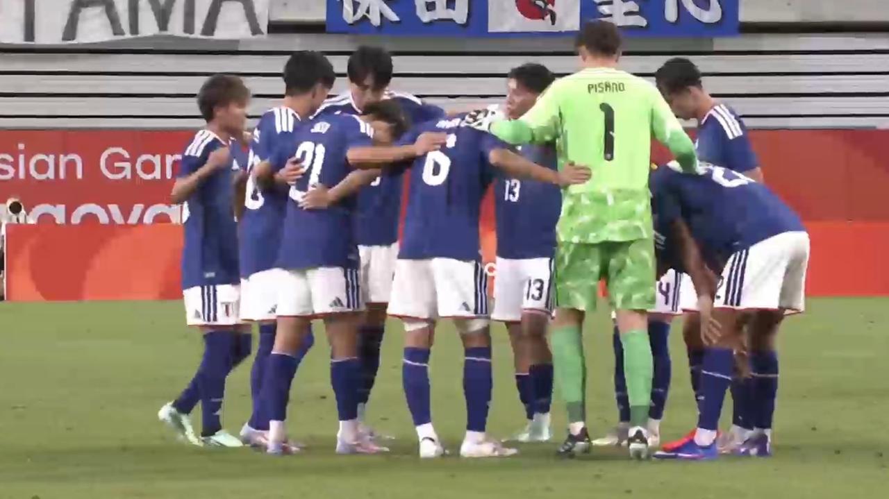 亚运男足积分榜更新！日本2-0暂列榜首！泰国3-2大逆转！北京时间9月
