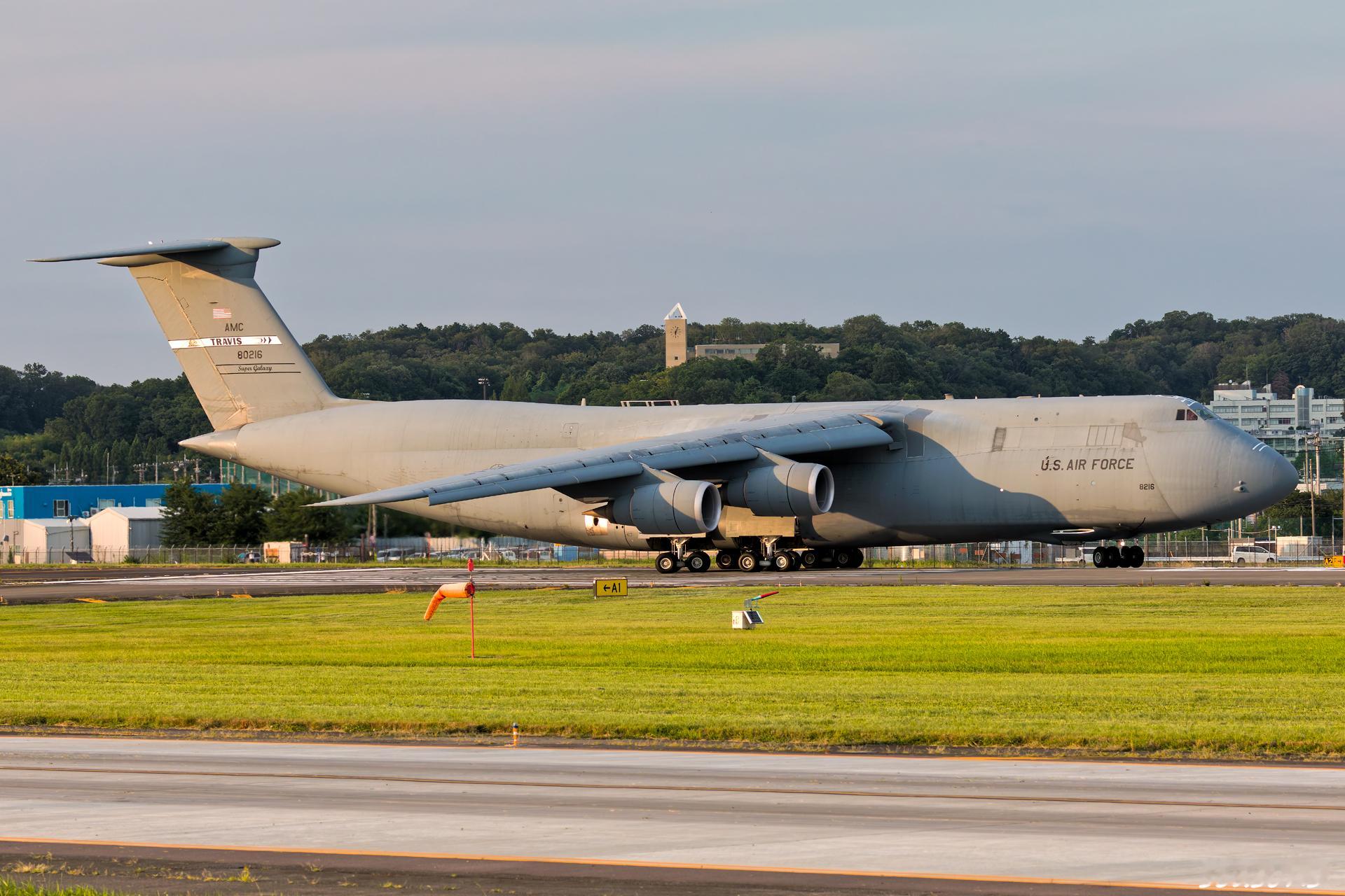C-5银河飞离横田基地​​​