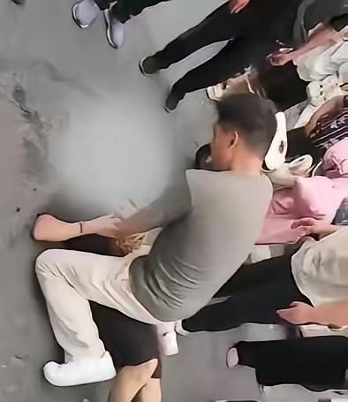 钱王津，男，汉族，现役军人，江苏淮安人。2026年7月27日傍晚六点多