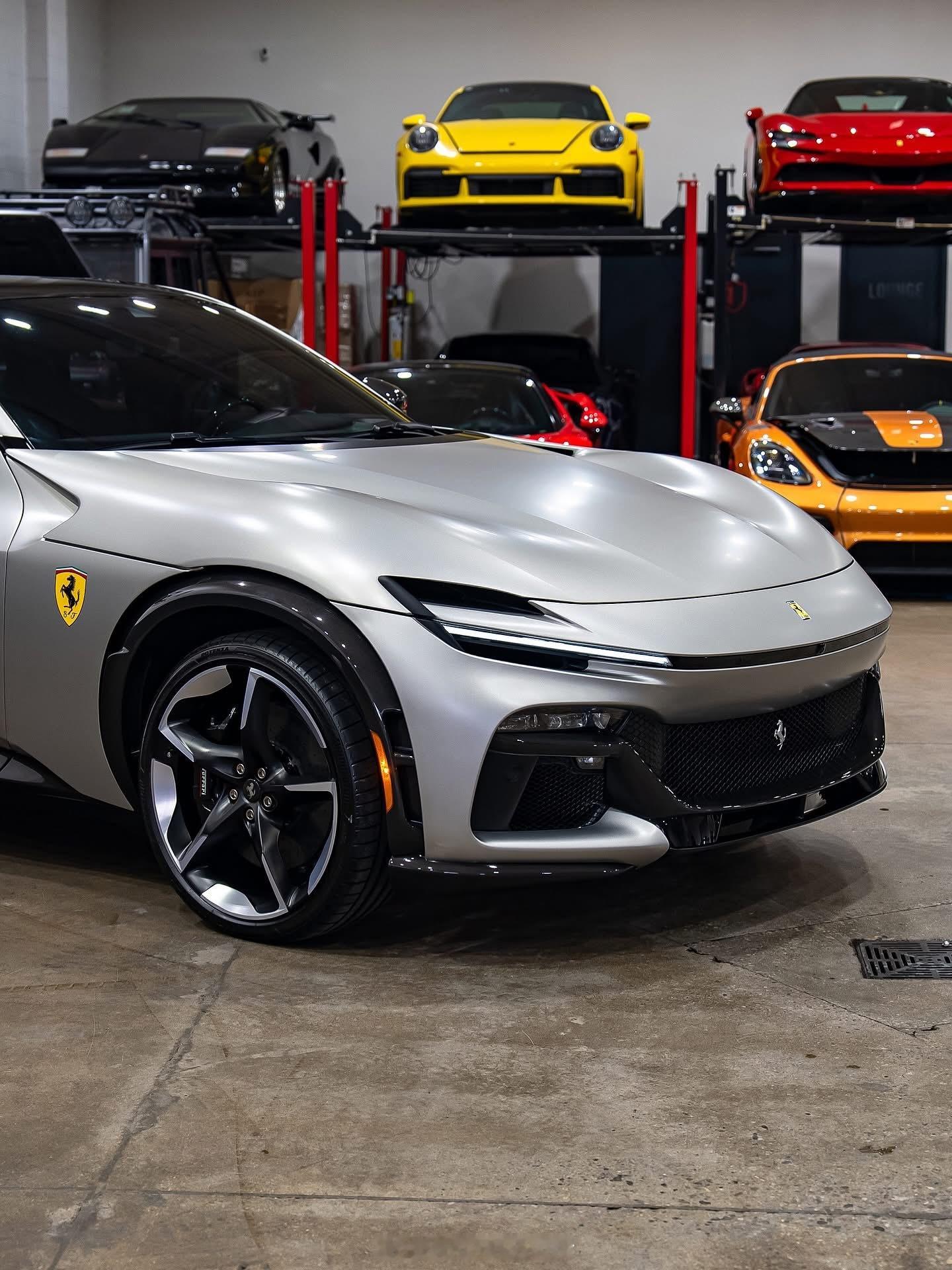 这涂装太顶了哑光银👽👽👽法拉利Purosangue🩶🩶🩶比抄袭致敬盗