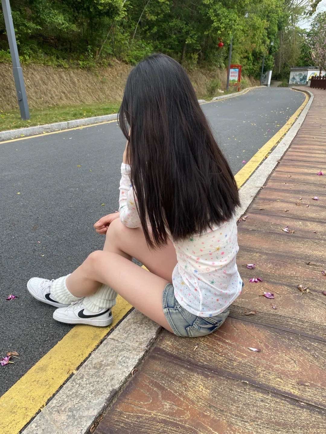 带表妹出去玩了下回来让她好好上班