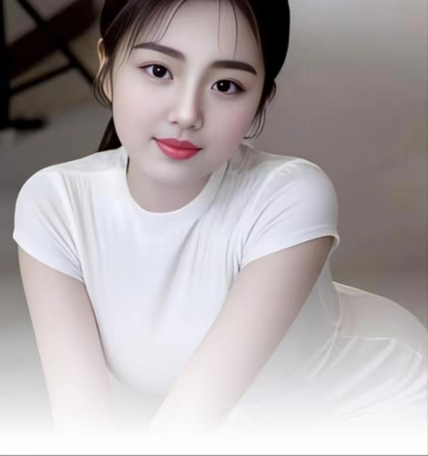 温柔甜美的微笑，简约白色T恤，清新自然，元气满满！😊✨