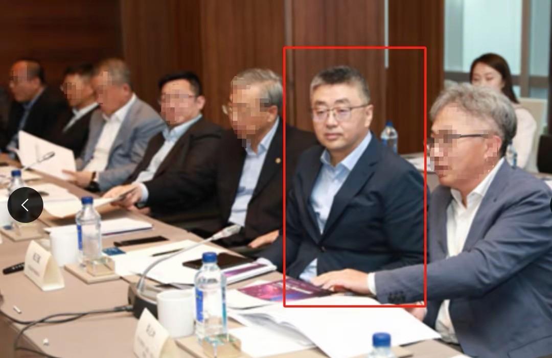2024年，他的工资是每天77万，月薪2300万，他就是恒大集团董事局副主席，兼