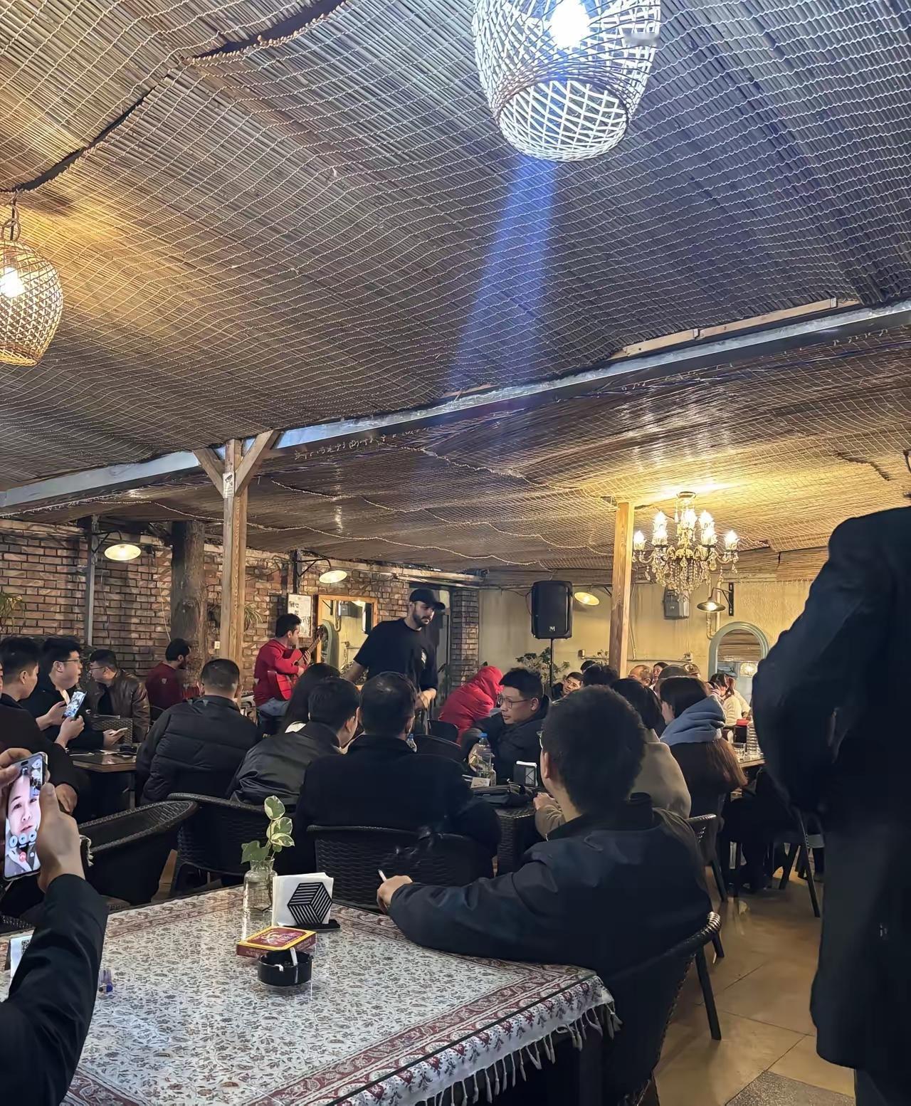 就在刚刚伊朗为什么要大规模示威？这几天伊朗在大规模示威，原因并不是因为美国制裁