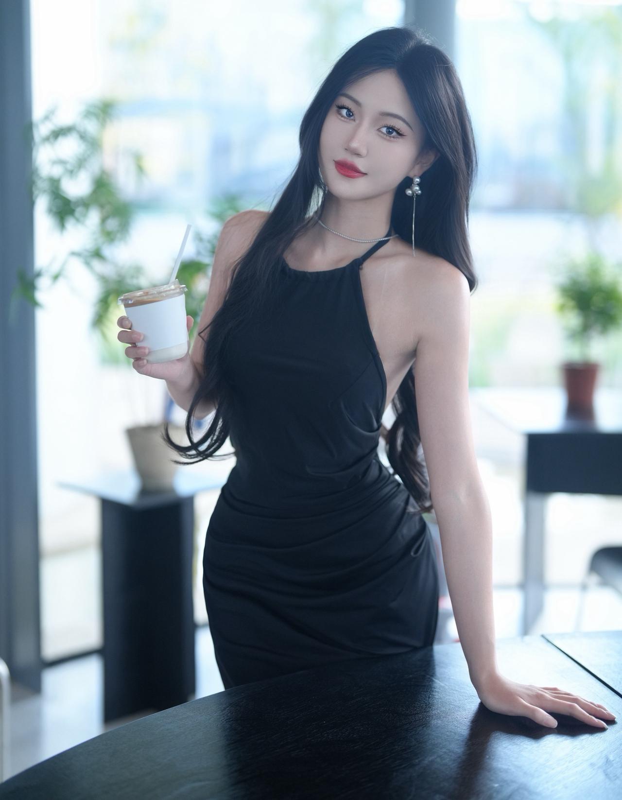 生活在阴沟里，依然有仰望星空的权利。