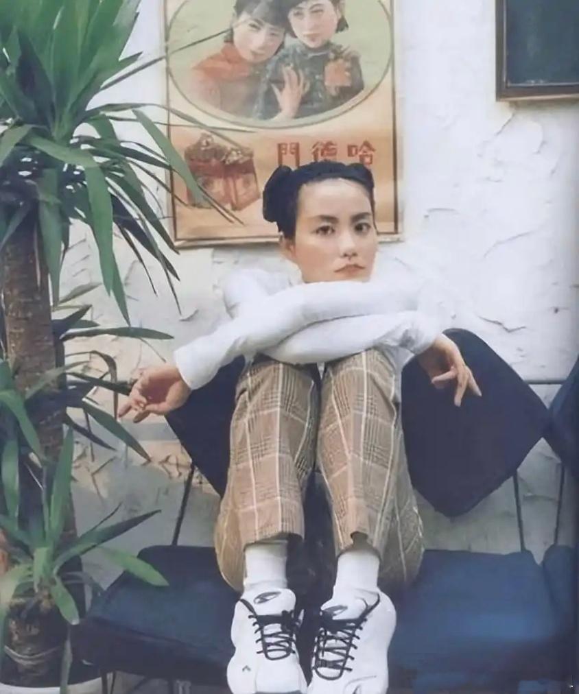 也只有王菲能驾驭这个哪吒头吧？​​​
