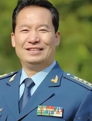 一碗蛋炒饭记了29年！试飞员坠机深山被9岁娃相救，网友：这才是军民鱼水情1