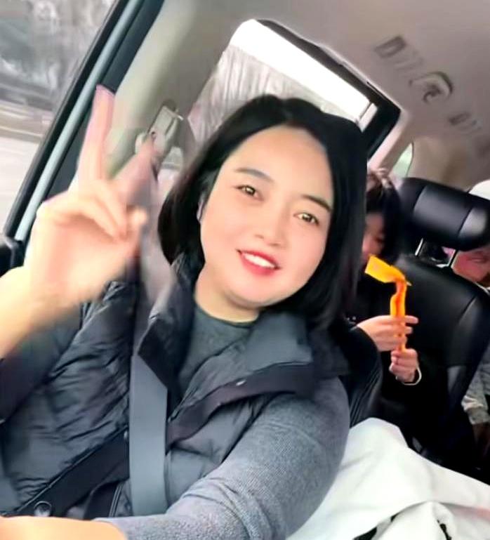 今天老郭过生日，很多人在关心郭威会不会给老郭过生日！堂嫂这一手“留白”玩得确实