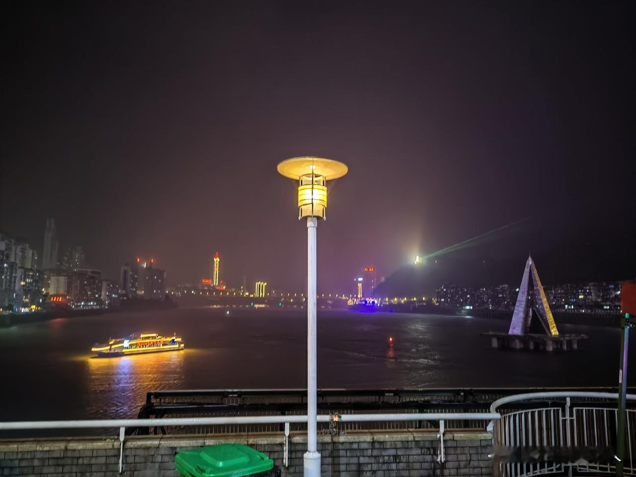 小城夜景，没有大城市的喧闹，挺温馨！晒一晒手机里的自然风景