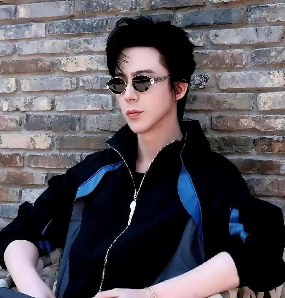 刘宇宁把张萌递来的S+仙侠大饼，直接推回桌上了。饭局现场，一句“姐，这真不