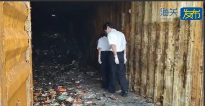 太坏了！浙江宁波，一海关对入境集装箱检查中发现，说是空箱子，重量却不对，打开一看