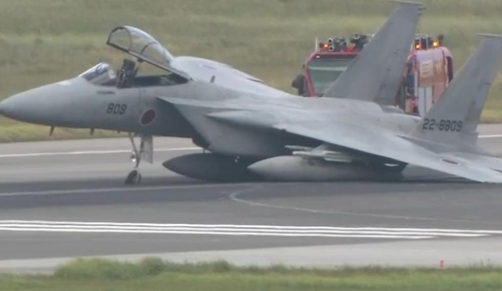 东海上空对碰，中方无人机成功碾压，日本F-15J战斗机拦截后出现重大事故！202