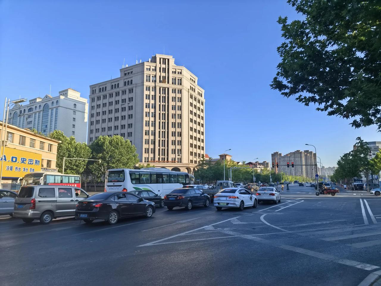 今天是8月5日，地理坐标大连市金州区。今天早上出门上班，能很明显地感受到气温稍