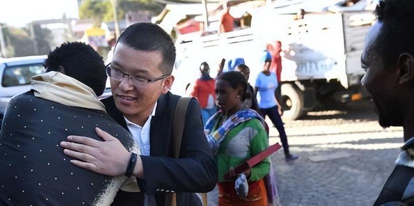 每年有几万中国人去非洲，为何去了就不想回来？非洲姑娘说出原因。据说，每年都有好几