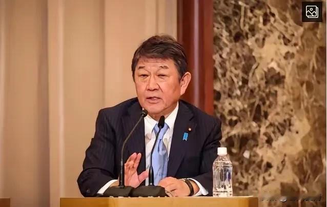 今天在马尼拉最紧张的人就是日本外务大臣茂木敏充。因为之前的一系列的骚操作，本来有