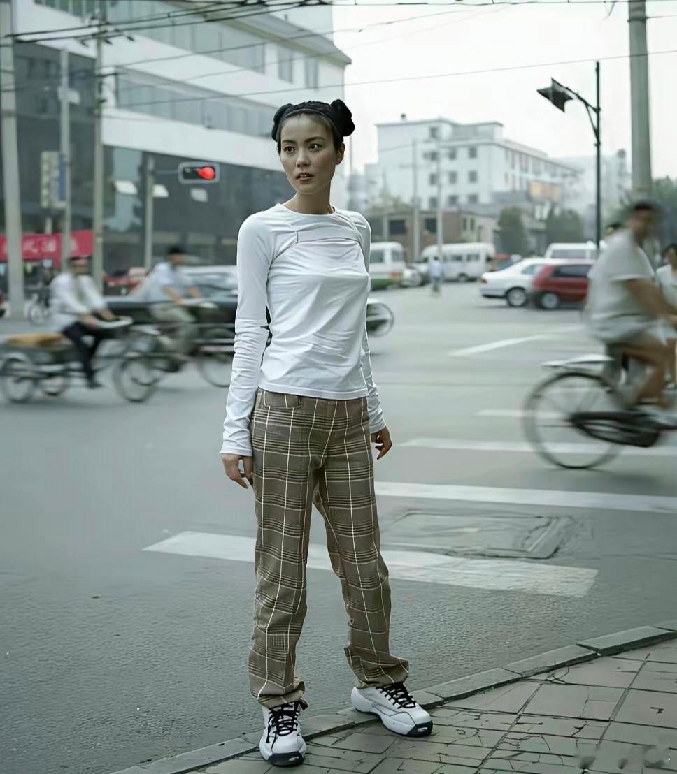 20～30年前的她，你能猜出她是谁吗？