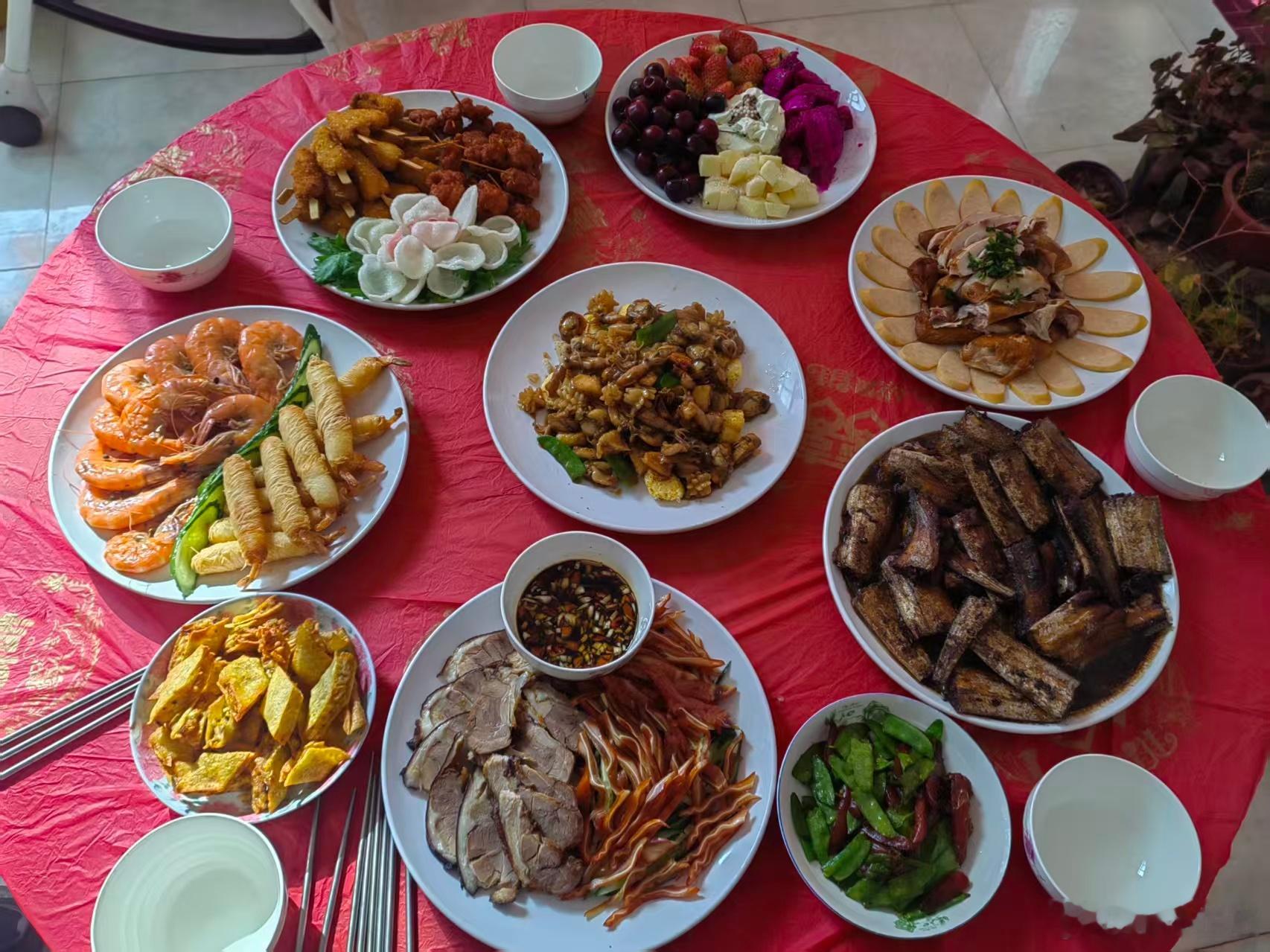 今年家里做的饭菜，真是巧妙搭配啊无论是从食材上，还是造型上，或者颜色搭配上，都很