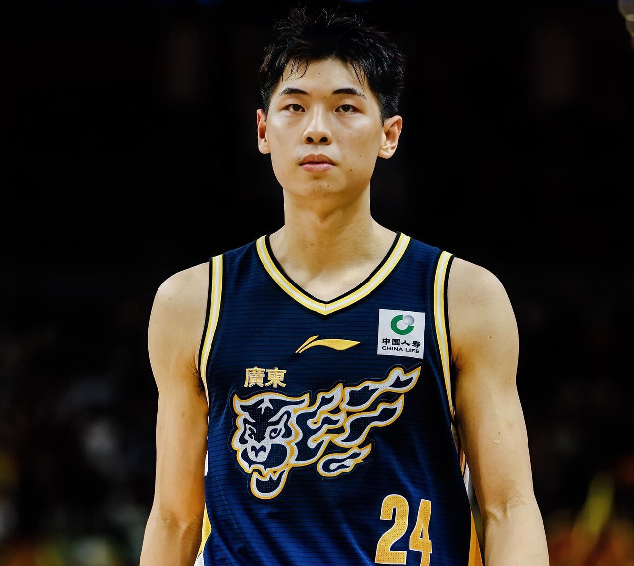 朱芳雨：小崔，最近咋回事？要啥没啥，之前进攻端没找回状态，但防守端起码在线，咋现