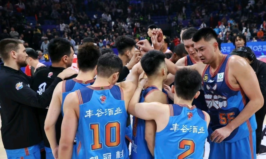 四川男篮正在推动股权转让。目前四川男篮全队已经联名讨薪，而四川队目前经济困难无力