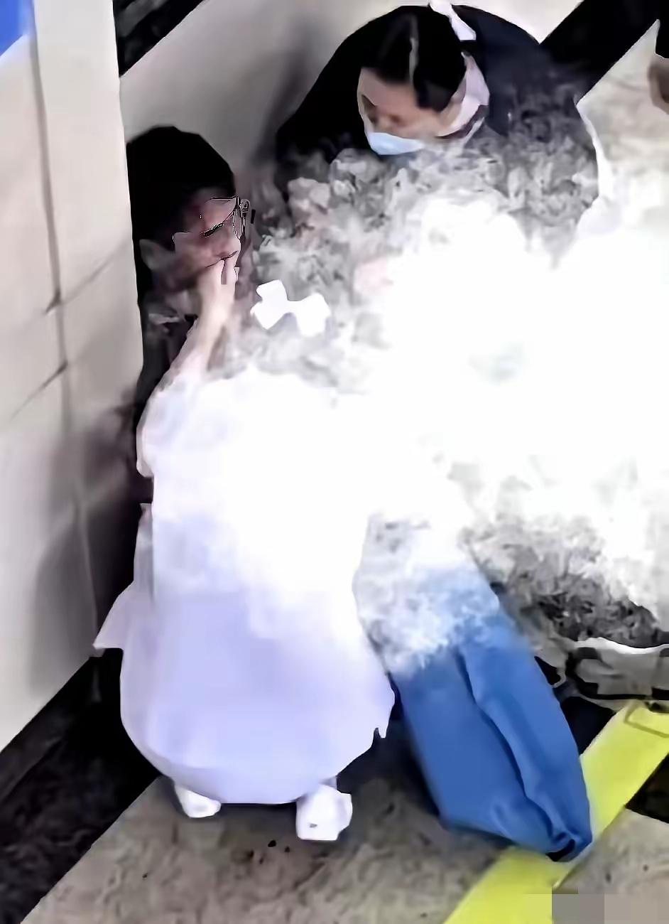 长春一家医院的产检室门口，一个男人突然指着自己怀孕的妻子，一嗓子吼穿了整个楼道：