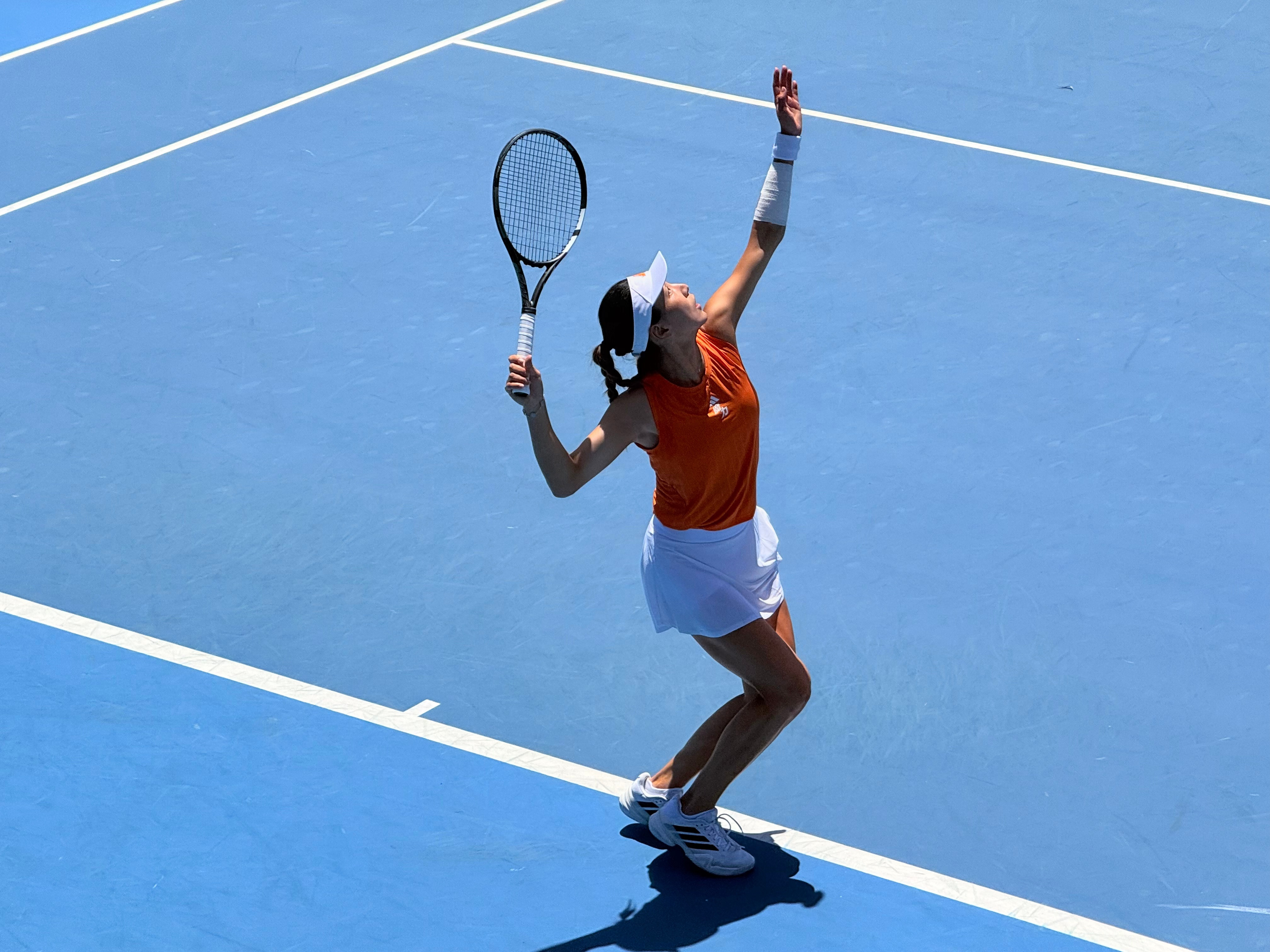 王欣瑜vs奥斯塔彭科王右第二盘2-4落后背水一战连赢四局，6-4拿下，将奥斯塔