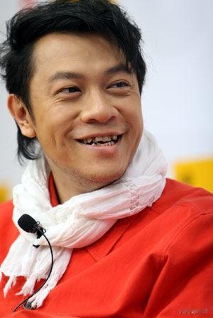 蔡康永这个人，很早之前就反感他了，因他看到他这个人总觉得他是为人虚华少诚实，而且