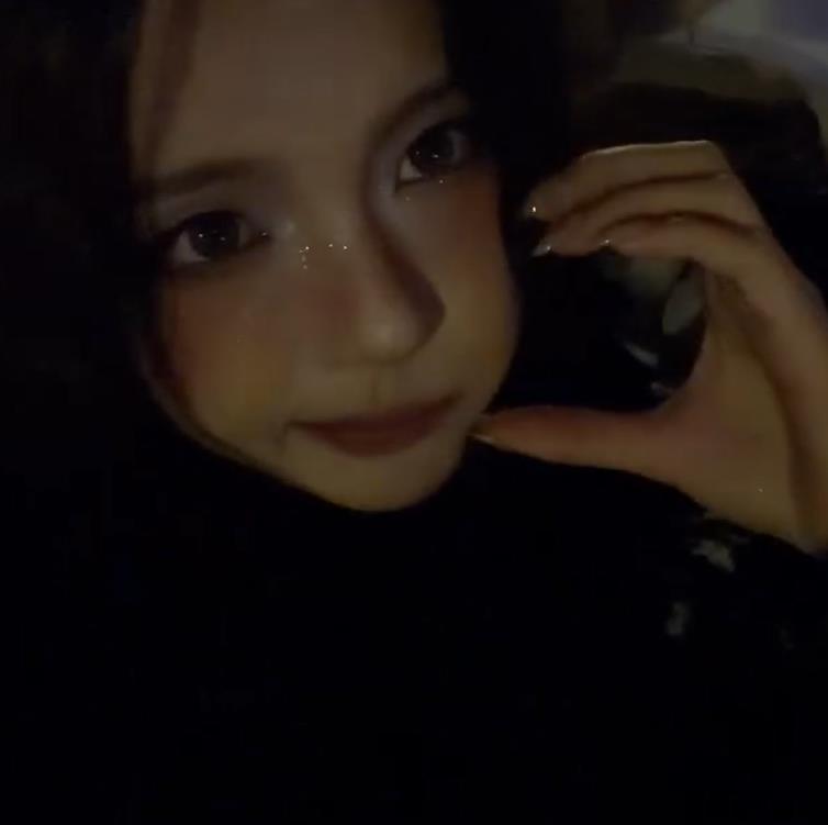 火箭三巨头之一的杨超越发视频配文称，不是？怎么这么好看？我服了～对于“村花一姐”