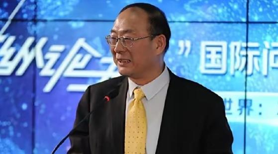 今天，金灿荣教授说:“美国售台的82套海马斯火箭炮、60套帕拉丁自行榴弹炮、反装