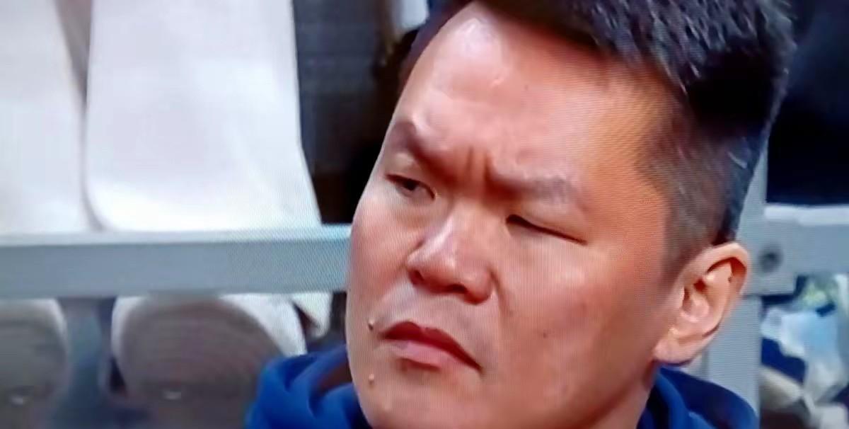 广东男篮的总经理近些日子愁容满面，主教练杜峰究竟该如何抉择呢？继续合作的话，存在