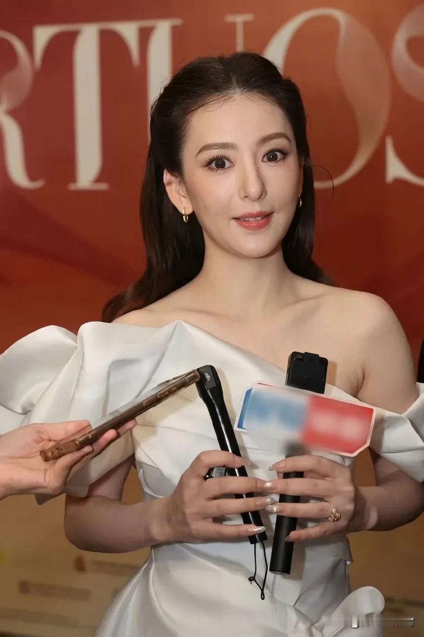 说实话，当年郭富城甩掉熊黛林而娶方媛，我真的不理解。现在明白了。熊黛林太