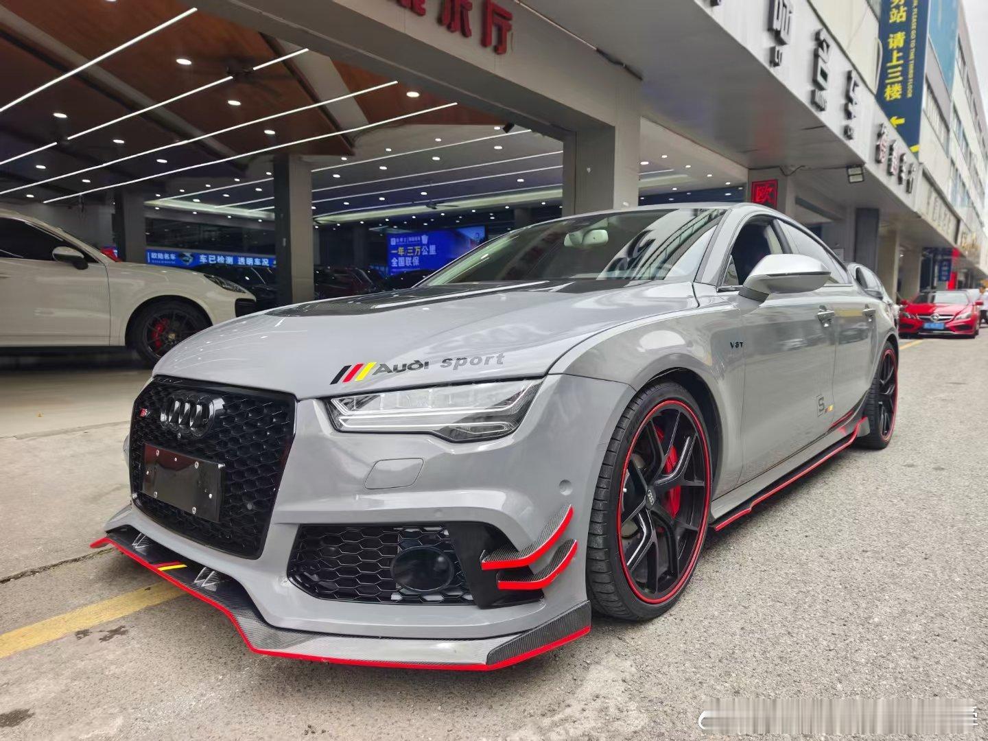 奥迪S74.0V8，花二十多万重金改装，升级RS7，透明机盖，20寸轮毂等等。