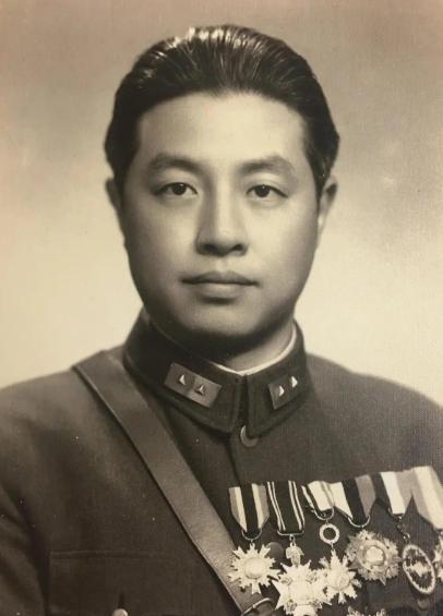 1966年，青岛啤酒厂有个杂工，叫刘修。工友们都夸他老实肯干，年年拿先进。谁都不
