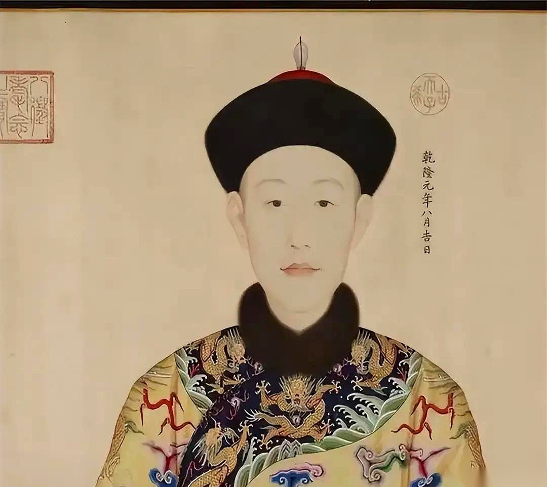 在清代野史的众多段子里，最荒唐的一幕，莫过于乾隆皇帝因为几个鸡蛋，差点在早朝上当场掀桌子。大殿之上，