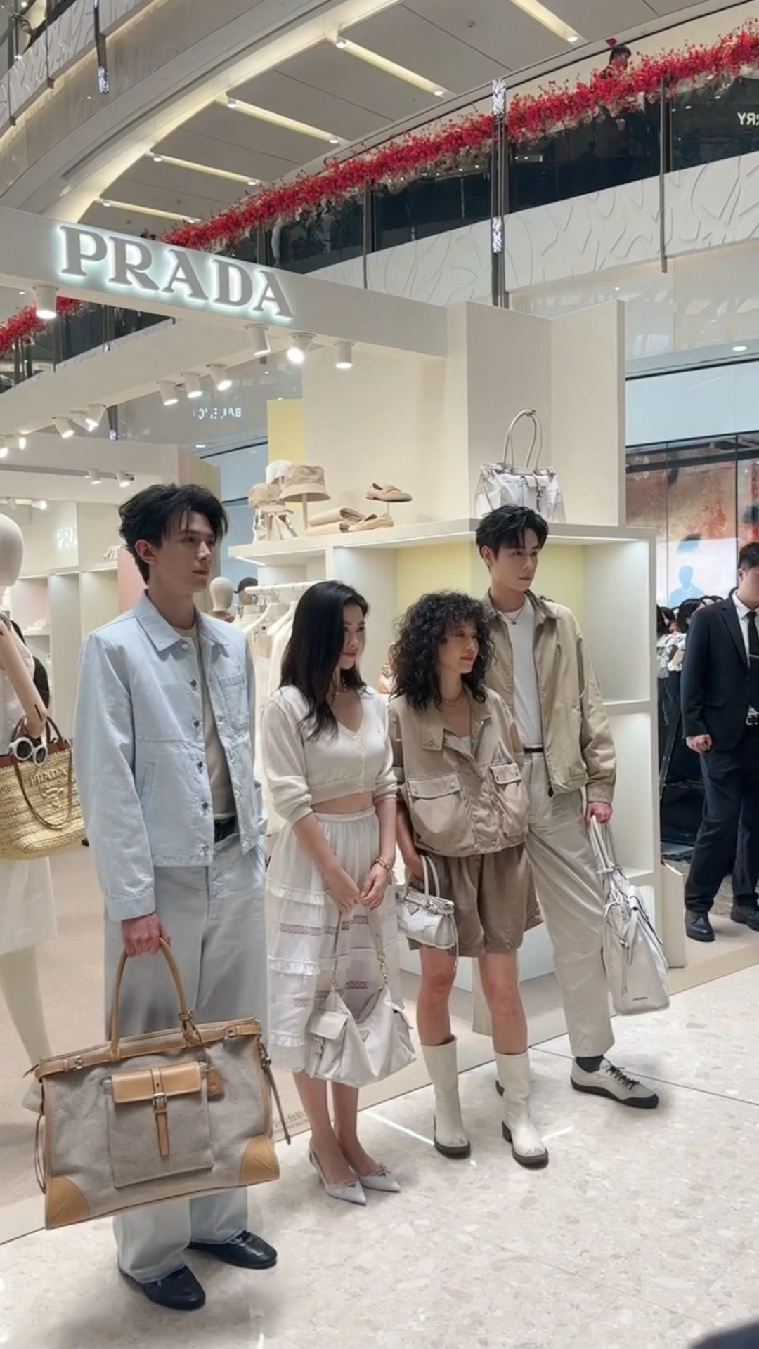 马伊琍、朱珠、胡一天、邓凯活动同框合影马伊琍朱珠胡一天邓凯合影马伊琍朱珠胡一天邓