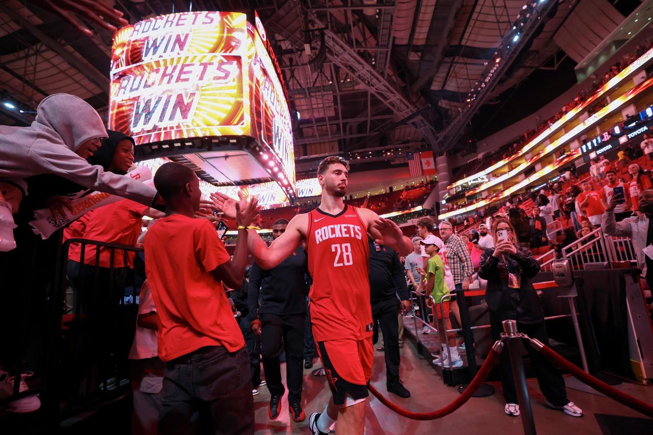 申京今天范犟，太想打赢大约基夺了，但方式错了，不可否认大约比小约天赋身高强一等，