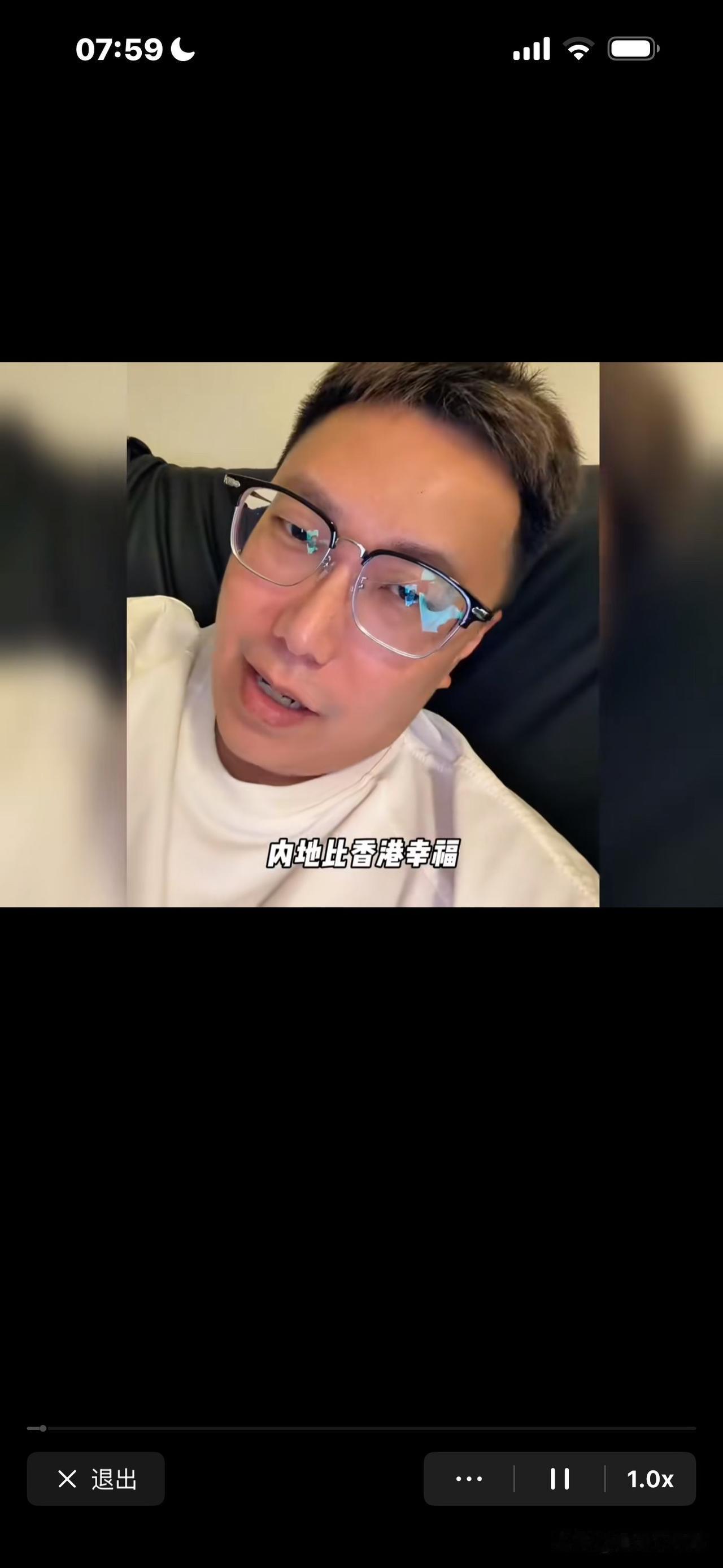 内地人比香港人幸福？看看这位小伙子如何评价，他说虽然月入十万八万，还是具体得
