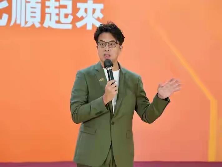 台湾政坛闹出大笑话！沈伯洋就是一个大草包！海峡导报综合消息，民进党台北市长参