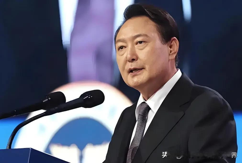 尹锡悦用近乎无赖的手段对抗了独捡组的调查，还有2天时间，他的拘留期就满了。当地时