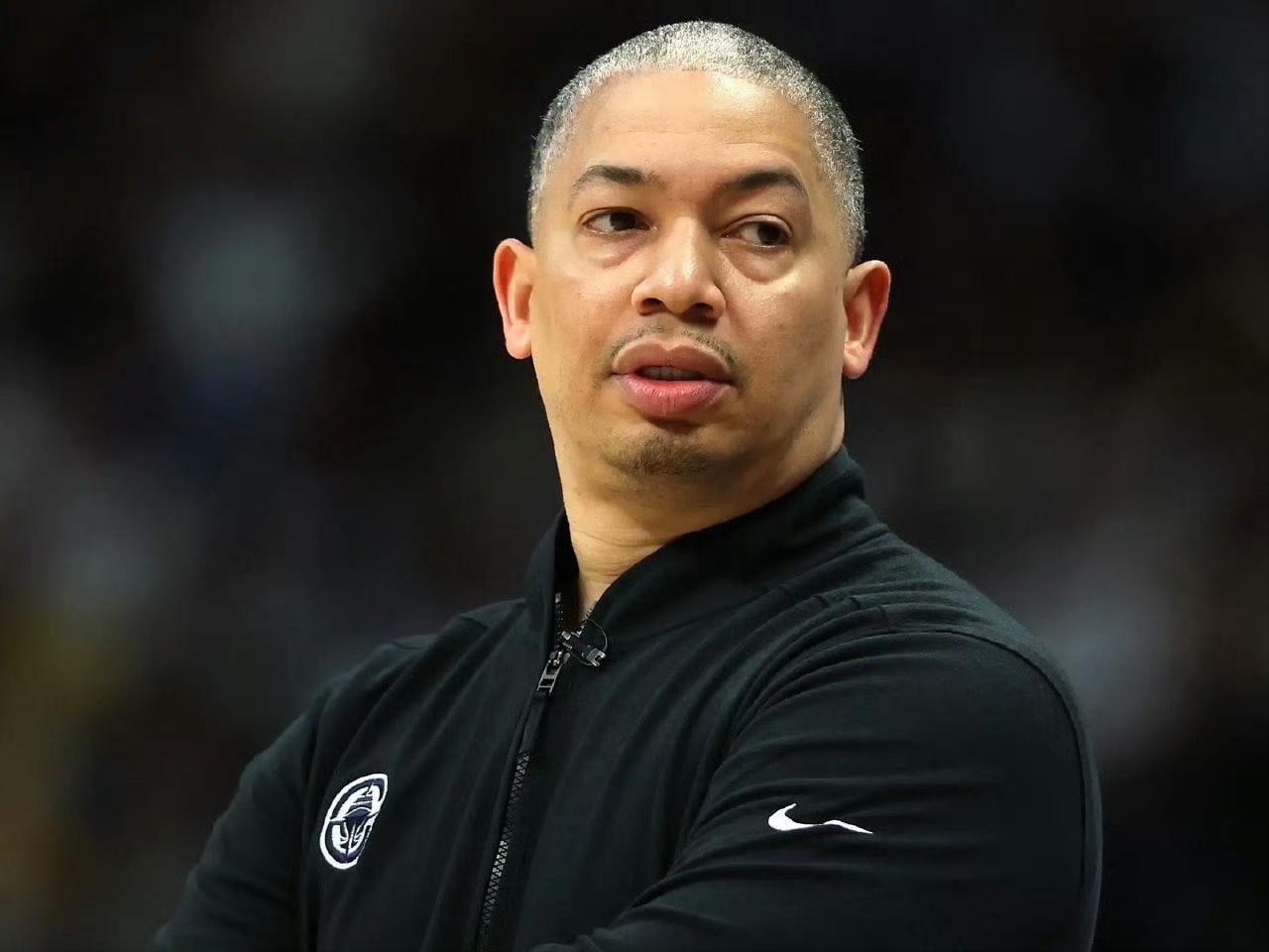 鲈鱼下课！鲈鱼下课！鲈鱼下课！重要事情说三遍快船球迷今天集体破防——泰伦卢教