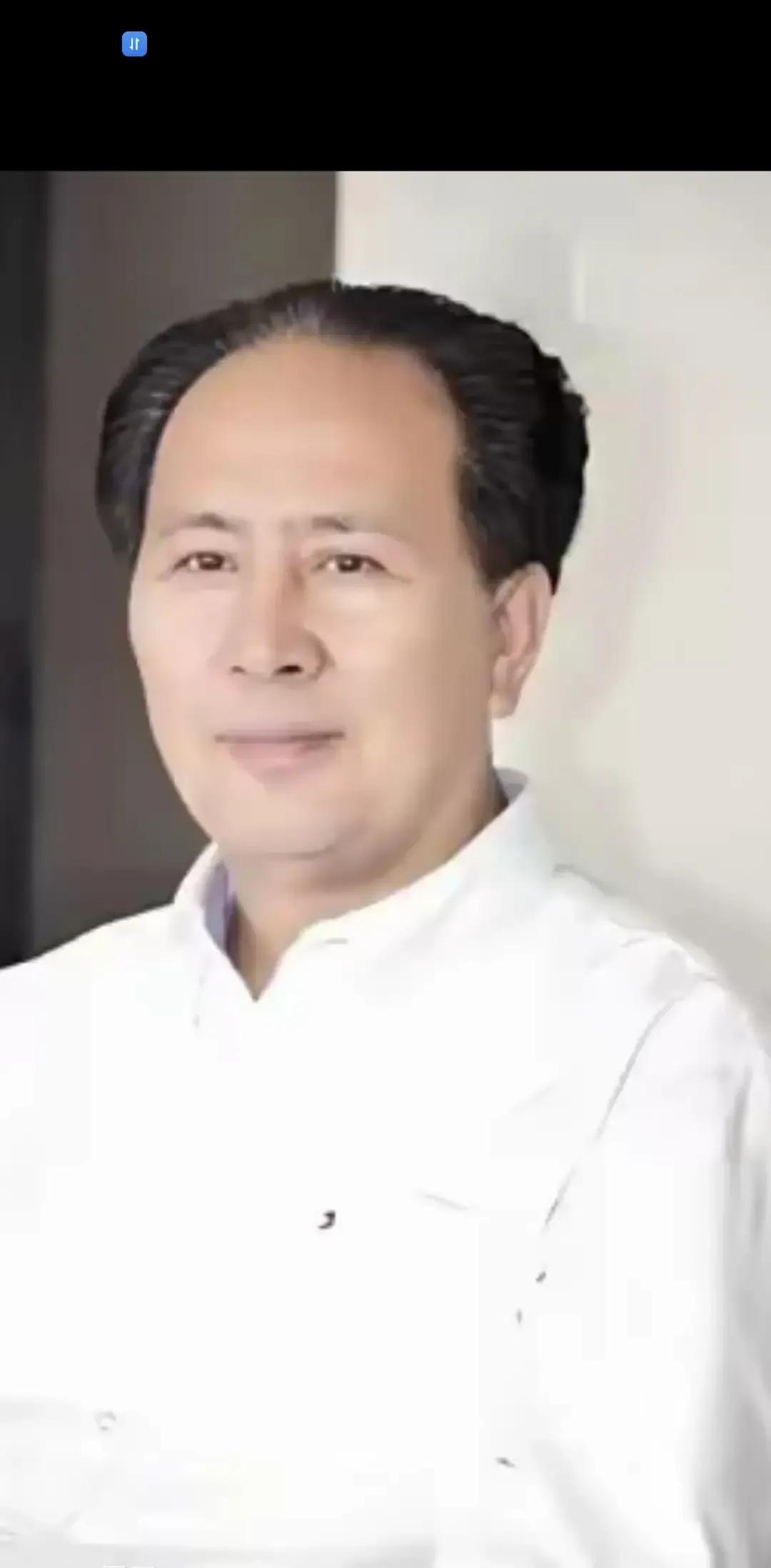 河南前法官许国寅因为一段庭审视频帅出圈，2006年干脆辞职，跑去八一厂学表演。