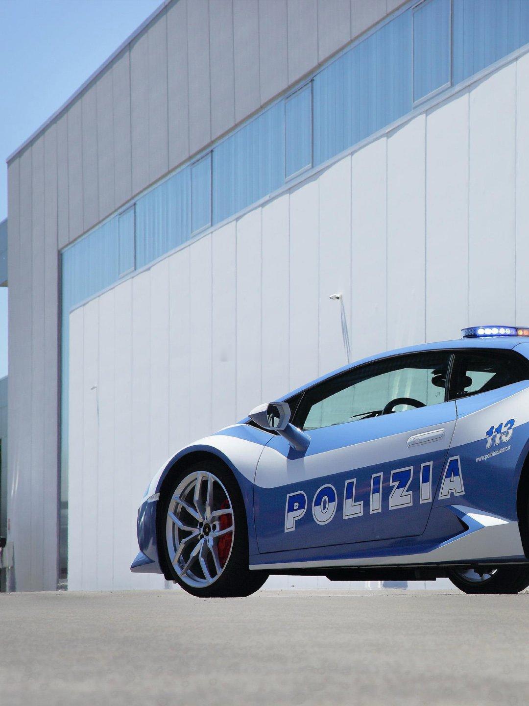 兰博基尼再次向意大利警方交付小牛警车🚓#梦想家ALI#​