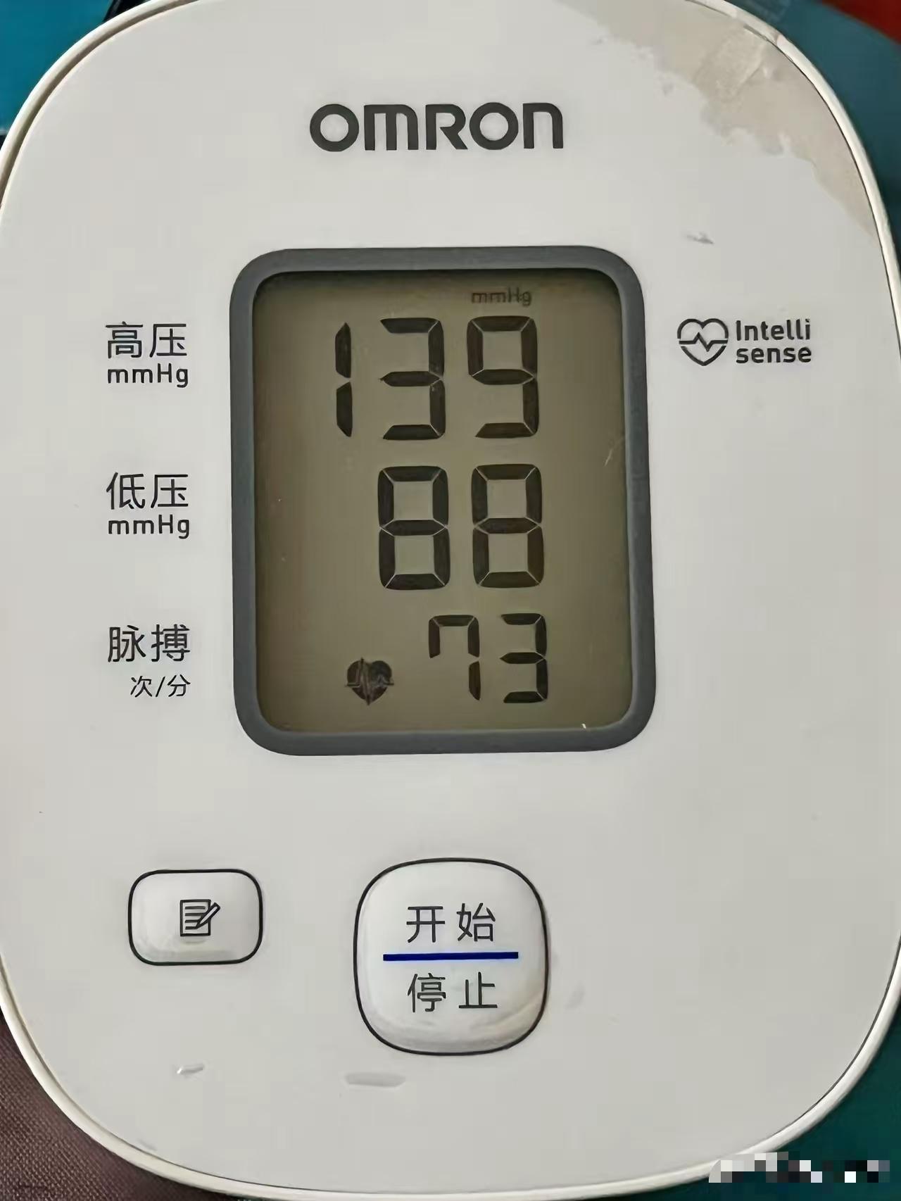 高低压双方都踩着红线。我高压157，没任何症状，不去体检都不知道自己已经三高了。