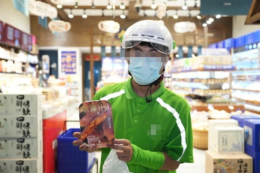 “这是贪婪惹的祸！”广东，一男子是超市配送员，他发现超市搞活动，新用户满49元减